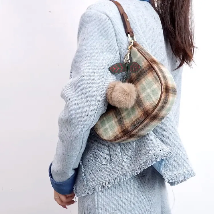 TTaG．baG Fleece Crescent Bag, Shoulder Bag, Portable Crossbody Bag, Shoulder Bag Regular Women's Khaki/Coffee-2