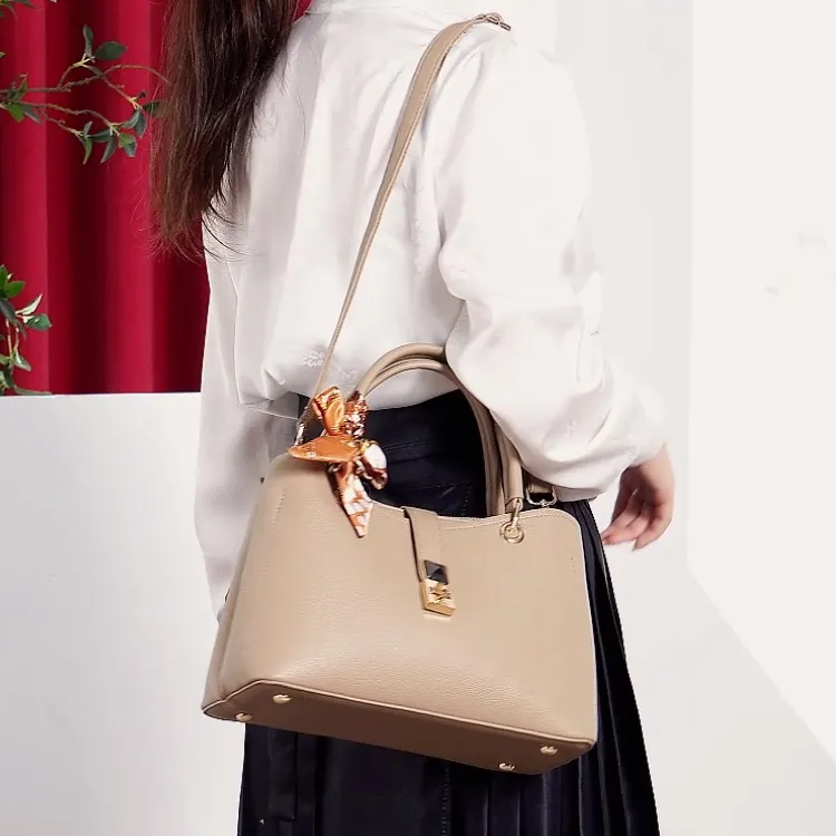 TTaG．baG Cow Leather Shoulder Bag Women's Khaki-4