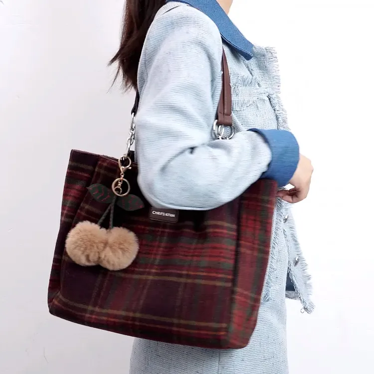 TTaG．baG Fleece Shoulder Bag Women's-5