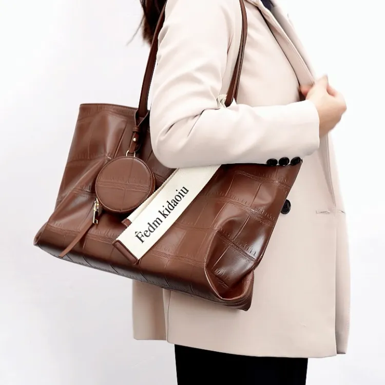 TTaG．baG Cow Leather Shoulder Bag Women's-5