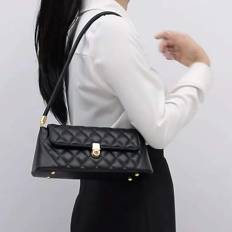TTaG．baG Microfiber Synthetic Leather Shoulder Bag Women's Black/White/Red-1