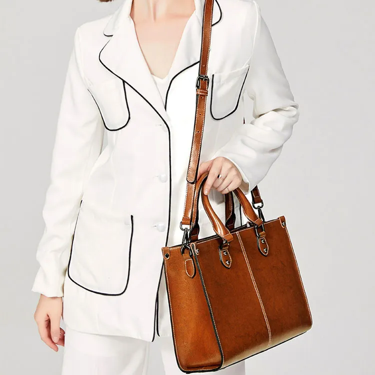 TTaG．baG Waxed Cow Leather Shoulder Bag Women's-10