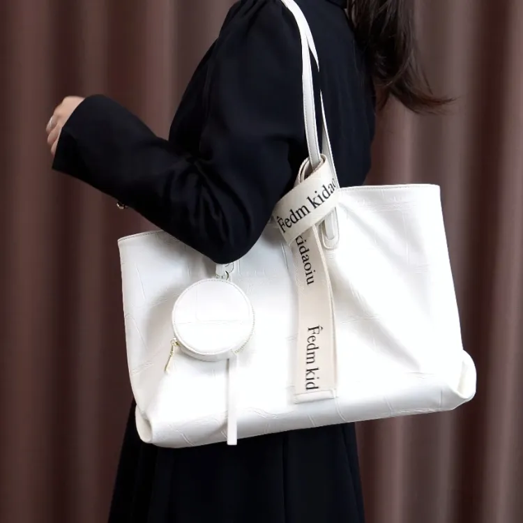 TTaG．baG Cow Leather Shoulder Bag Women's-11