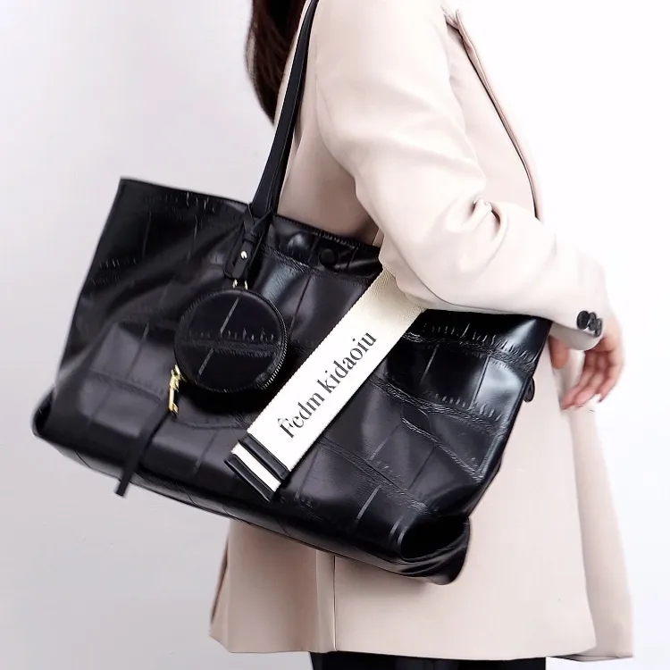 TTaG．baG Cow Leather Shoulder Bag Women's-2