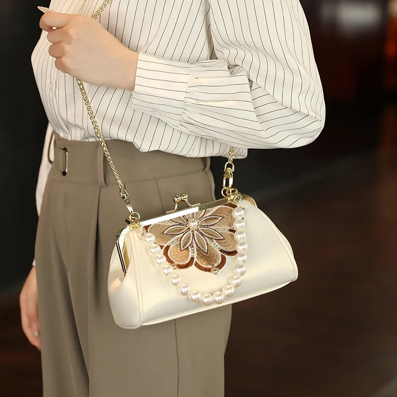 TTaG．baG Cow Leather Shoulder Bag Women's Pearl White-4