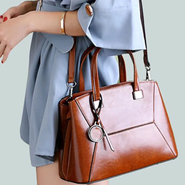 TTaG．baG Cow Leather Shoulder Bag Women's-16