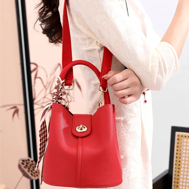 TTaG．baG Cow Leather Shoulder Bag Women's Red-2