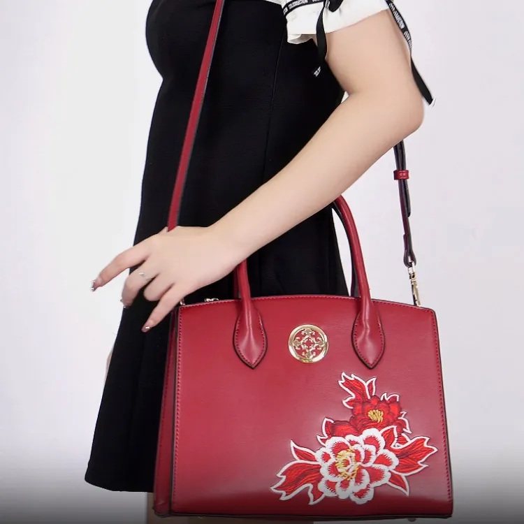 TTaG．baG Cow Leather Shoulder Bag Women's Ecru/Red-4