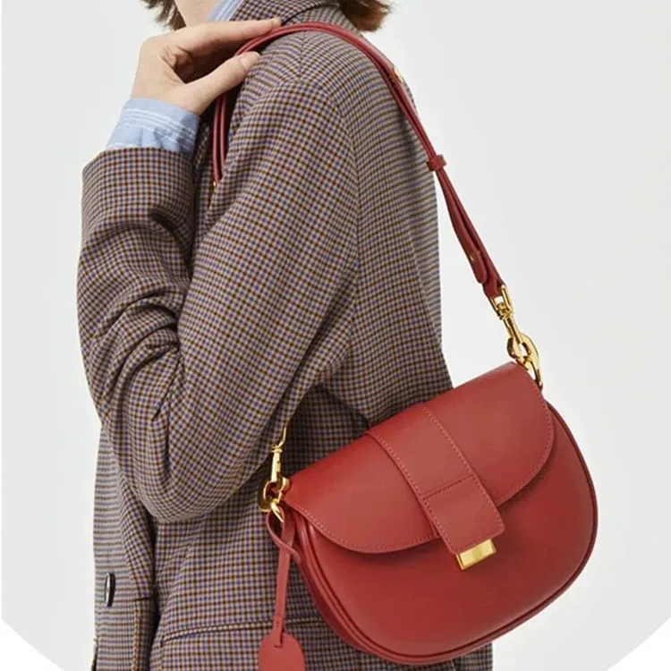 TTaG．baG Cow Leather Shoulder Bag Regular Women's Red-2