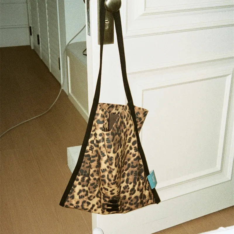 Tagi. Cotton Design Shoulder Bag Regular Women's Imagining Leopard Print-2