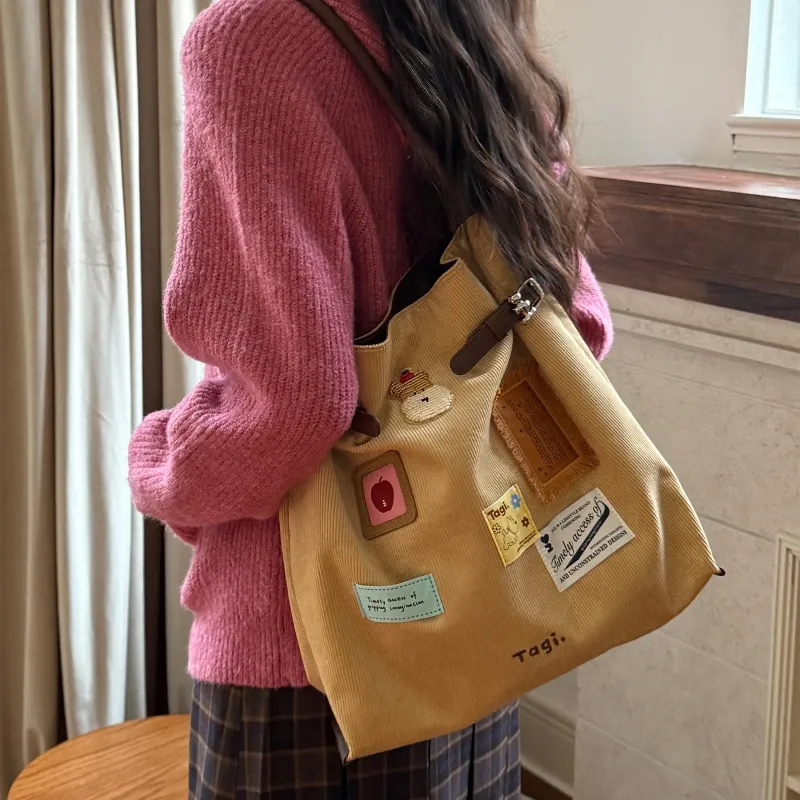 Tagi. Corduroy Shoulder Bag Unisex Khaki-3