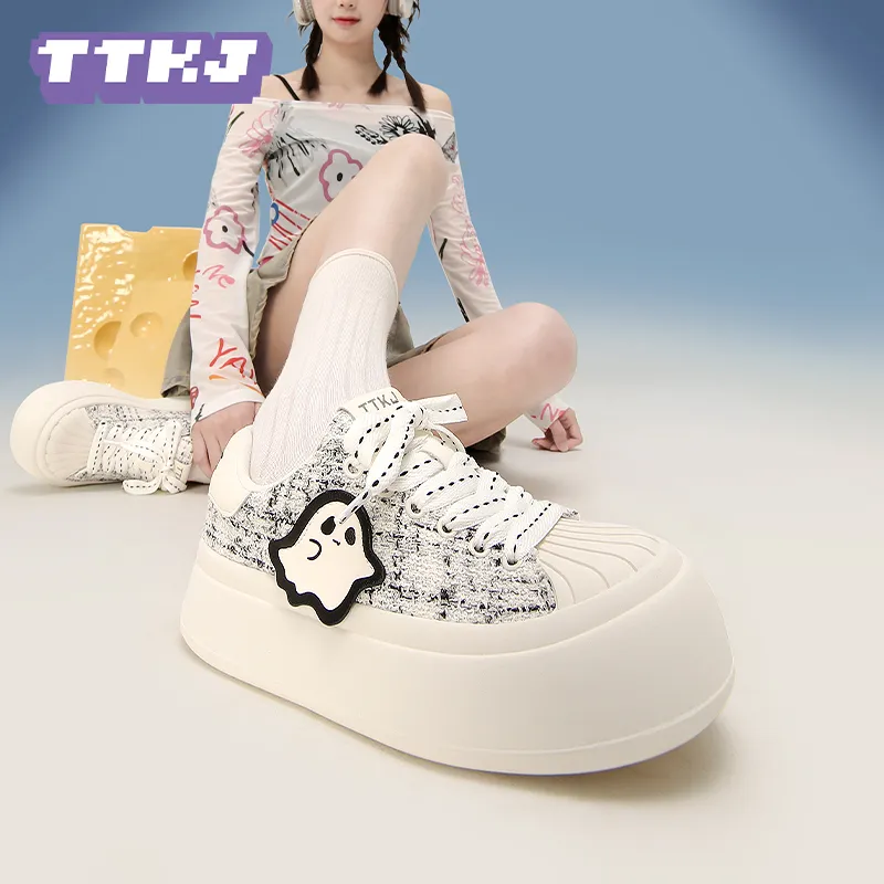 TTKJ Skateboard Shoes Women's Low Top Black-1