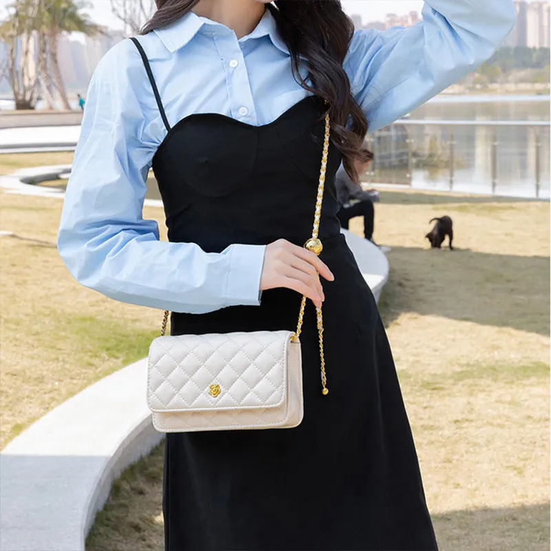PAYOT Pu Diamond Pattern Chain Necklace Pouch Crossbody Bag Regular Women's Ecru/Black-3