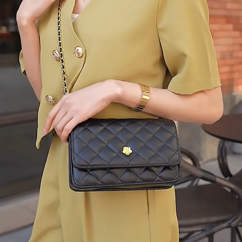 PAYOT Pu Diamond Pattern Chain Necklace Pouch Crossbody Bag Regular Women's Ecru/Black-10
