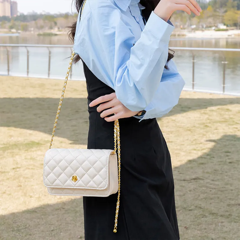 PAYOT Pu Diamond Pattern Chain Necklace Pouch Crossbody Bag Regular Women's Ecru/Black-5
