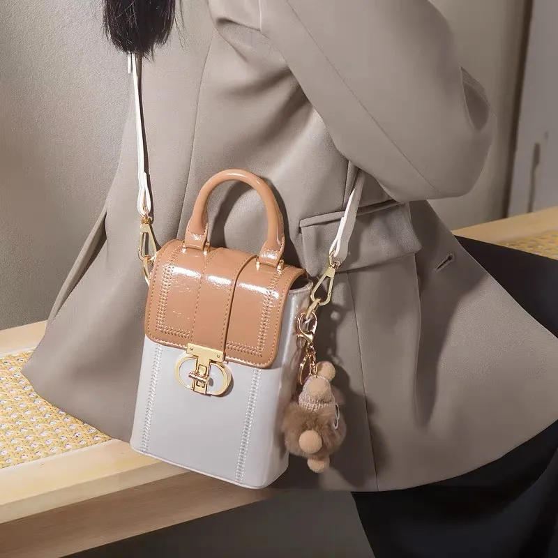 PAYOT Synthetic Leather Cell Phone Pouch Crossbody Handbag Women's Oil Wax White/White & Brown-8