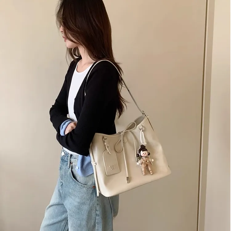 PAYOT Synthetic Leather Walk Among The Clouds Carry All Shoulder Bag Regular Women's Ecru-4