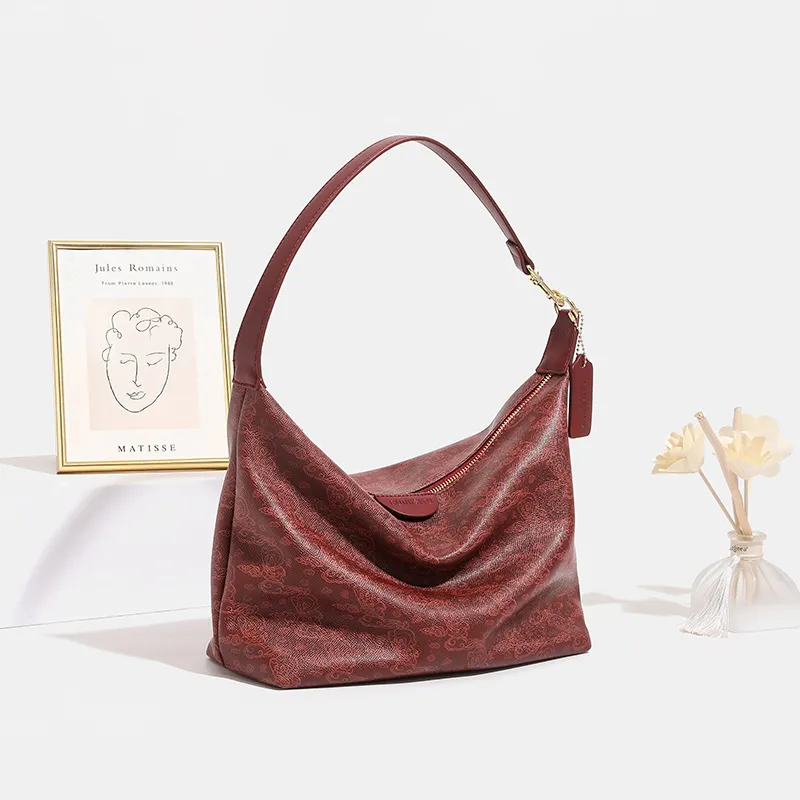 PAYOT Synthetic Leather Vermilion Shoulder Bag Women's Burgundy-4