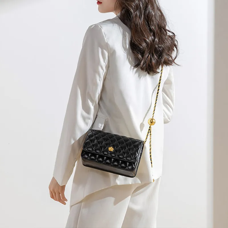PAYOT Pu Diamond Pattern Chain Necklace Pouch Crossbody Bag Regular Women's Ecru/Black-9