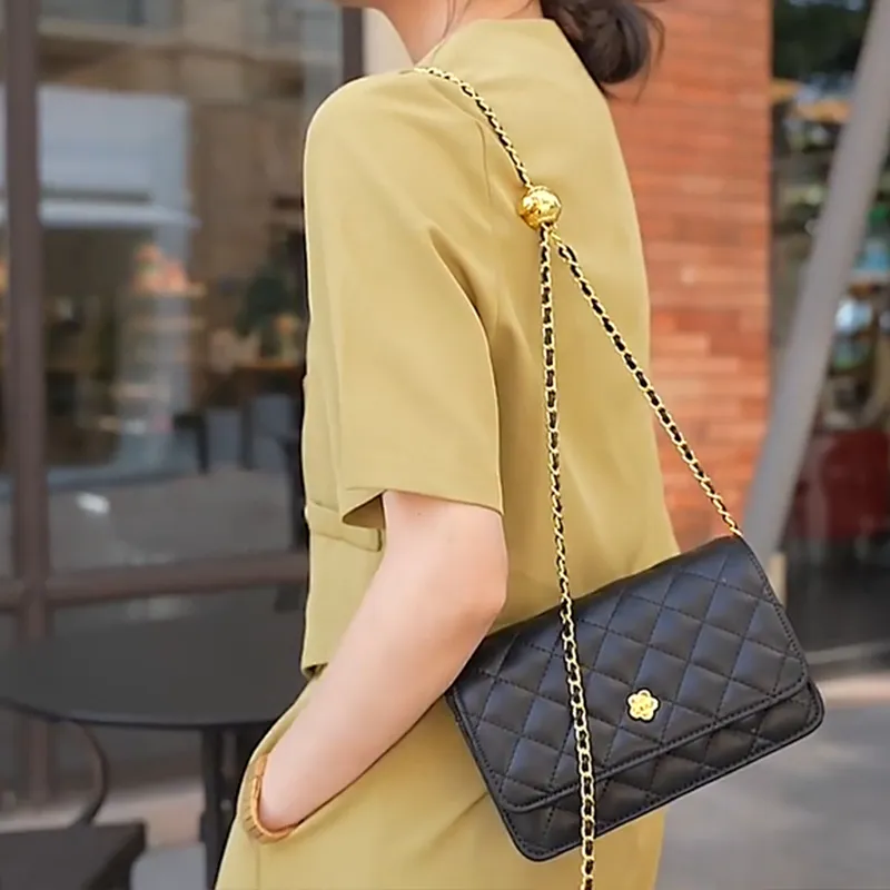 PAYOT Pu Diamond Pattern Chain Necklace Pouch Crossbody Bag Regular Women's Ecru/Black-12