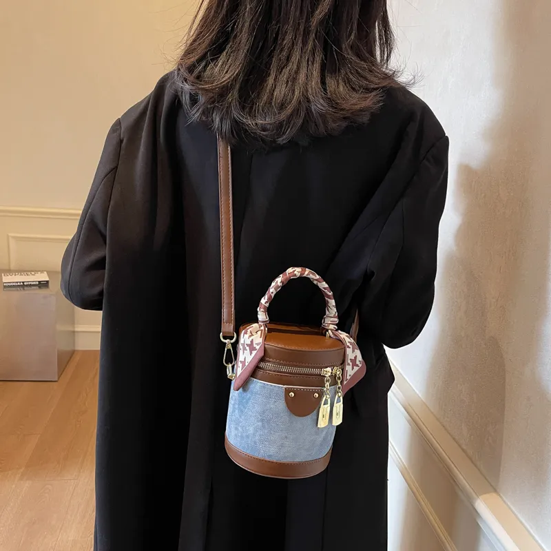 PINK·LAND PU Bucket Bag Crossbody Handbag Regular Women's Dark Tea/Ecru/Blue-16