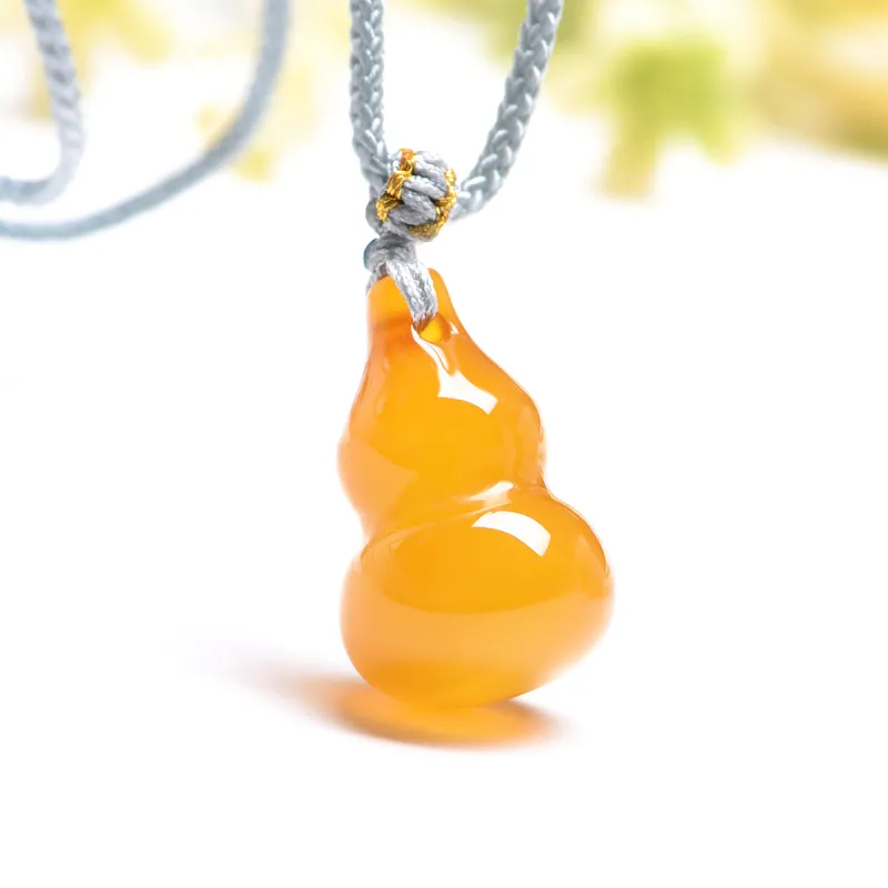 MARY WINDSOR Natural Chalcedony Pendants Unisex-2