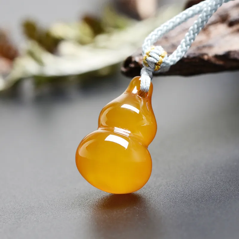 MARY WINDSOR Natural Chalcedony Pendants Unisex-5