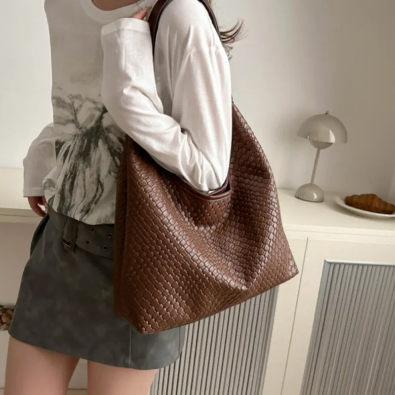 Ji Reminiscence Woven Shoulder Bag Women's Black/White/Khaki/Brown-11