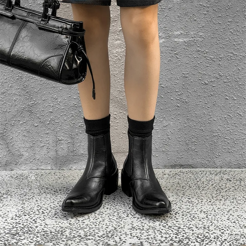 Chi Wolf Short Chelsea Boots Women's Black-2