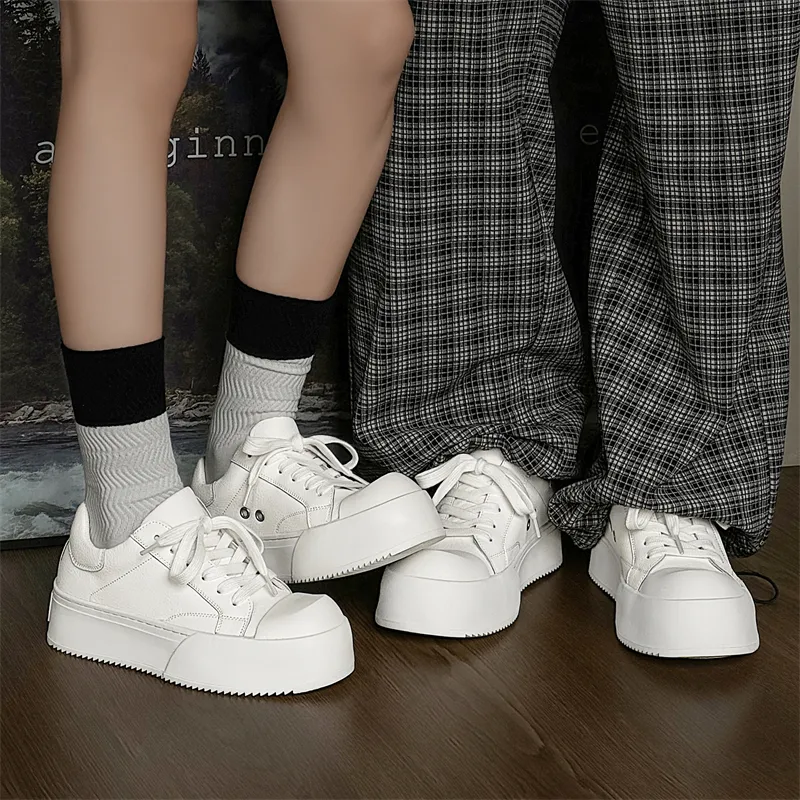 Chi Wolf Slip-Resistant Low-Top Skateboard Shoes Unisex-3