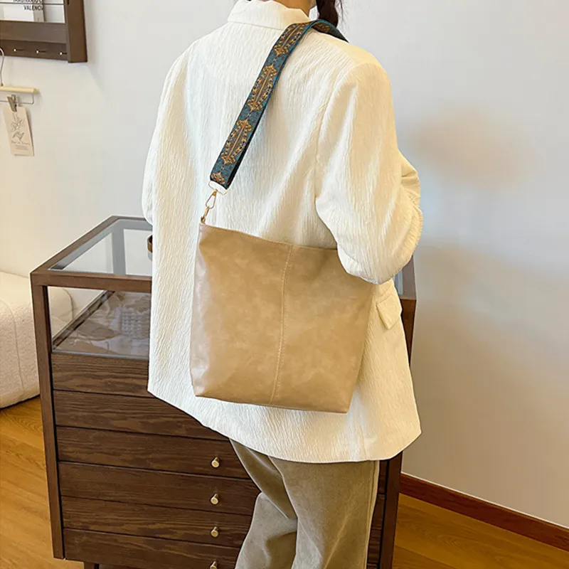 Yalu PU Tote Bag, Shopping Bag, Shoulder Bag Unisex Black/Ecru-8