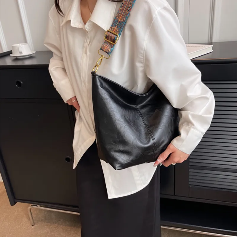 Yalu PU Tote Bag, Shopping Bag, Shoulder Bag Unisex Black/Ecru-3
