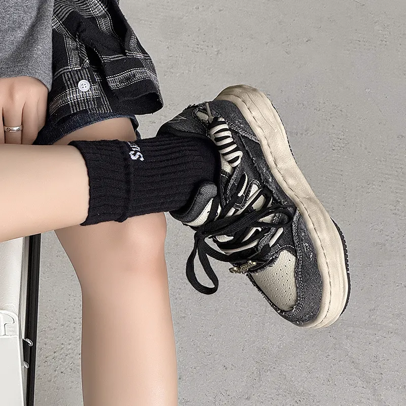 WEISHIBANGWEI Low Top Skateboard Shoes Unisex Black-3