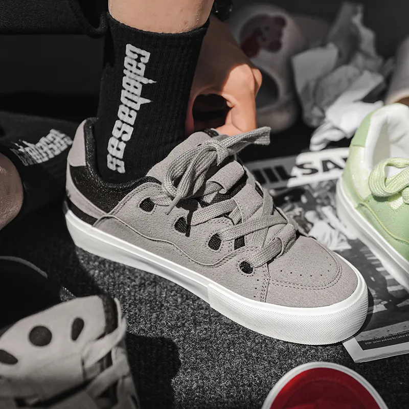 WEISHIBANGWEI Wear resistant Lightweight Breathable And Non slip. Low Top Skateboard Shoes Unisex-26
