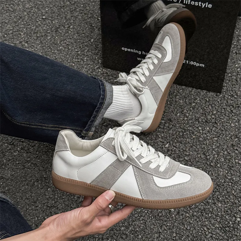 WEISHIBANGWEI Low Top Skateboard Shoes Unisex White-1