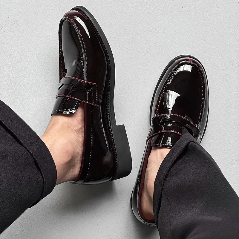 WEISHIBANGWEI Loafers Men's Red-3