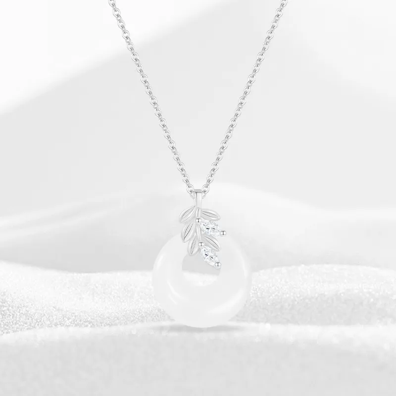 Thuban Ark Chalcedony Necklaces Women's-1