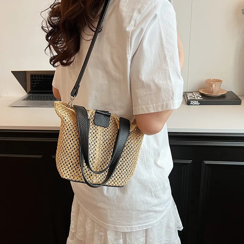 Cwatcun Straw Woven Shoulder Bag Crossbody Bag Regular Women's Brown/Black/Ecru-12