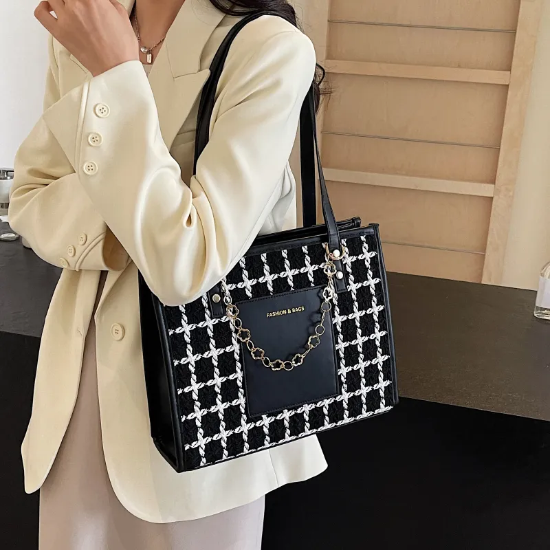 Cwatcun Fabric Patch PU Shoulder Bag Regular Women's Black/Ecru-1