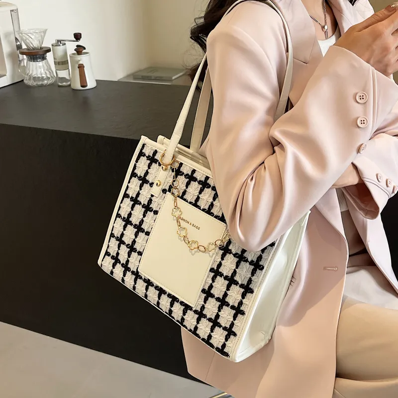 Cwatcun Fabric Patch PU Shoulder Bag Regular Women's Black/Ecru-11