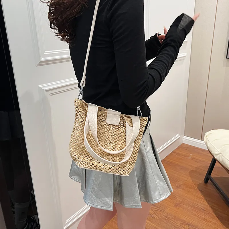 Cwatcun Straw Woven Shoulder Bag Crossbody Bag Regular Women's Brown/Black/Ecru-16