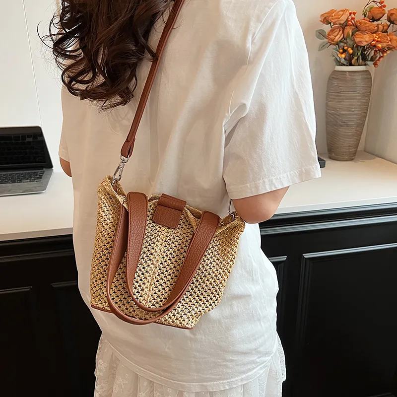 Cwatcun Straw Woven Shoulder Bag Crossbody Bag Regular Women's Brown/Black/Ecru-1