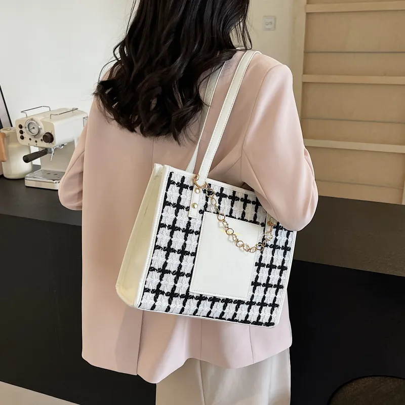 Cwatcun Fabric Patch PU Shoulder Bag Regular Women's Black/Ecru-10