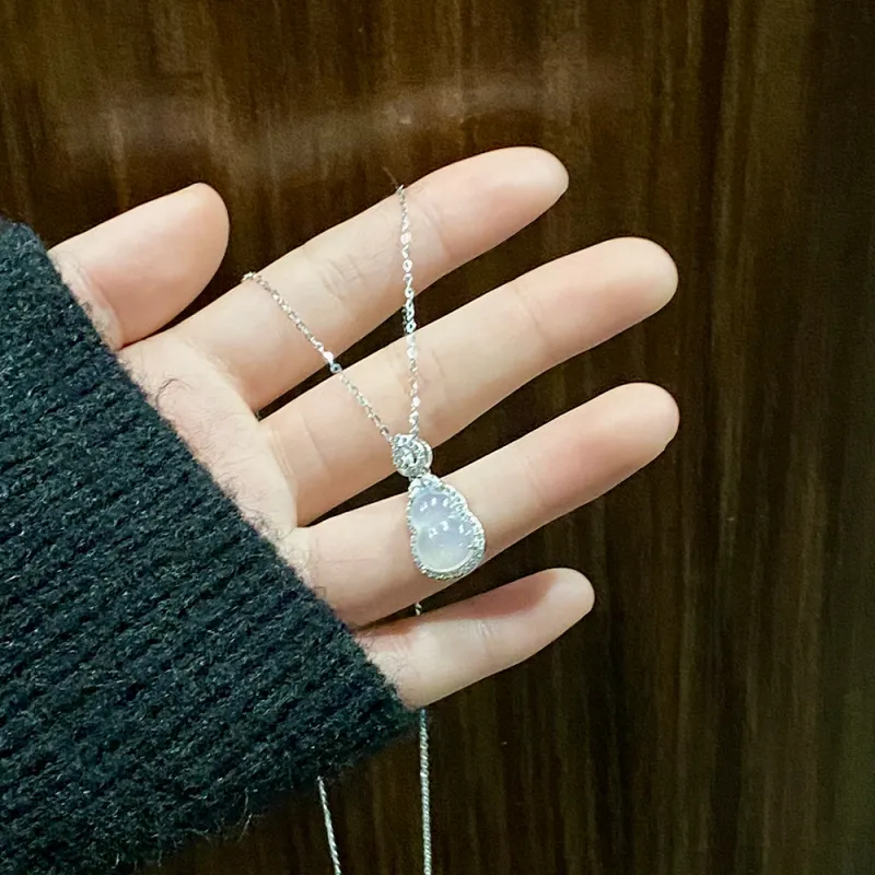 Bermuda Eyes Chalcedony Necklaces Women's-4