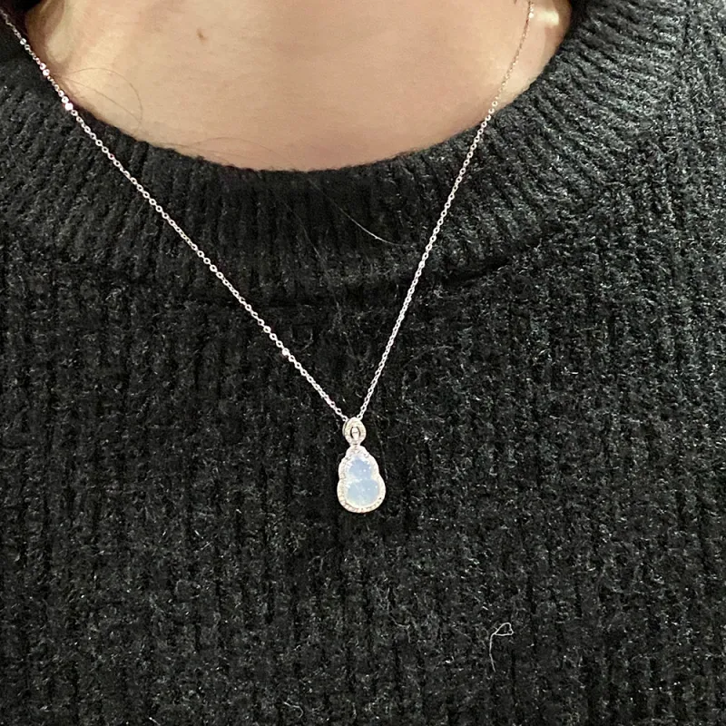 Bermuda Eyes Chalcedony Necklaces Women's-2