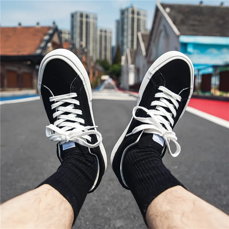 Little Red Man Low-Top Skateboard Shoes Men's-4