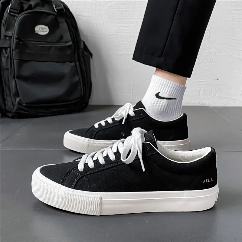 Little Red Man Low-Top Skateboard Shoes Men's-1