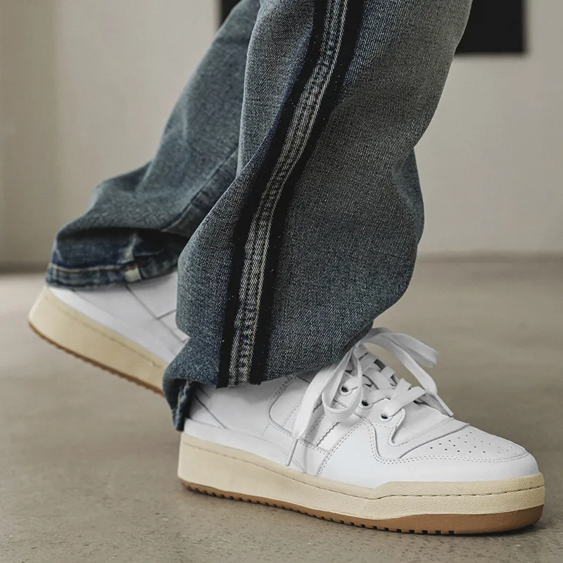 Little Red Man Slip Resistant Low Top Skateboard Shoes Unisex White-4