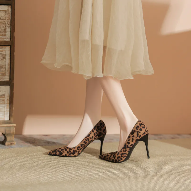 QITUMAUL Slim Heel High Heels Leopard Print-4