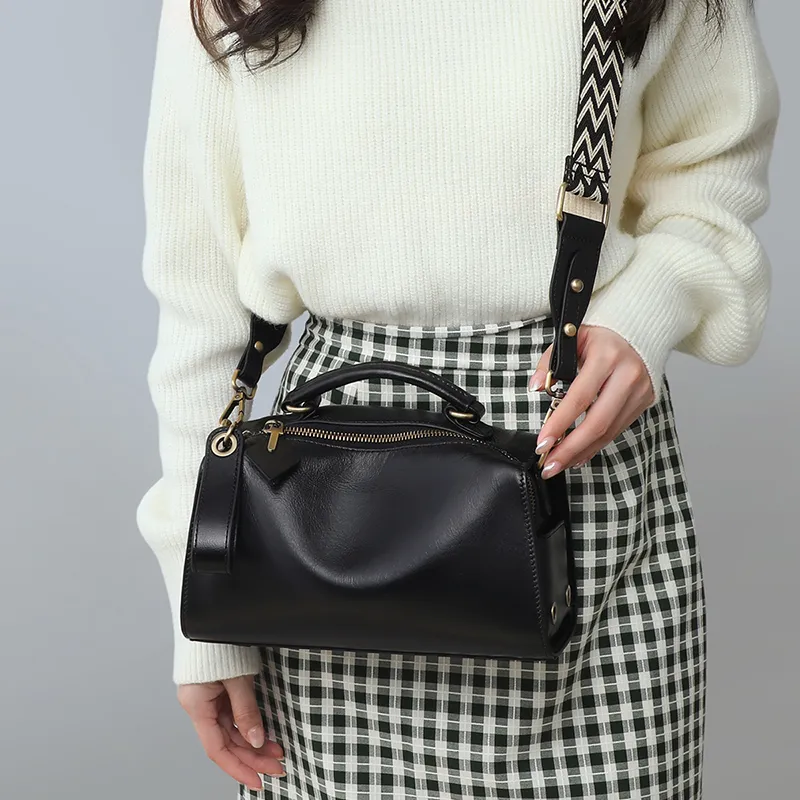 VINEY Cow Leather One Shoulder Crossbody Handbag Medium Size Women's Classic Black-4